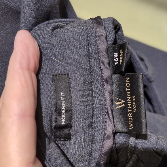 Modern fit plain front straight leg - Picture 3 of 3